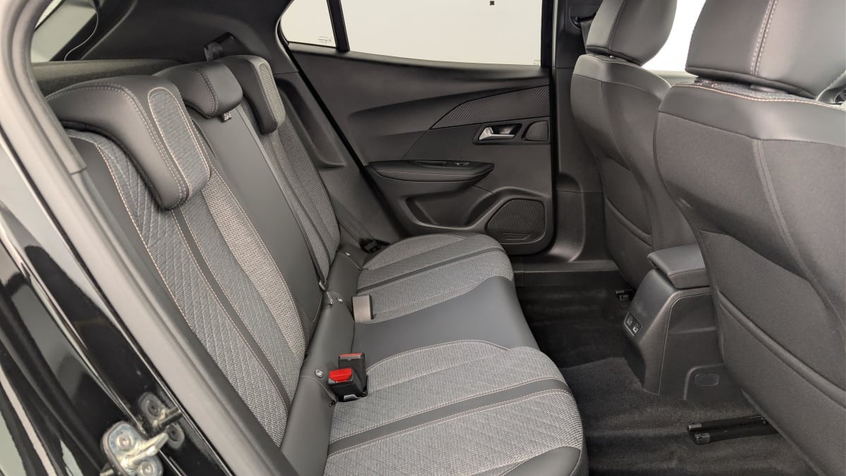 Vente en ligne Peugeot 2008 Hybrid 136 e-DCS6 Allure au prix de 23 360 €