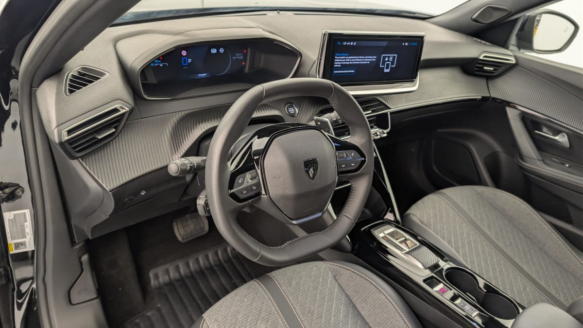 Vente en ligne Peugeot 2008 Hybrid 136 e-DCS6 Allure au prix de 23 360 €