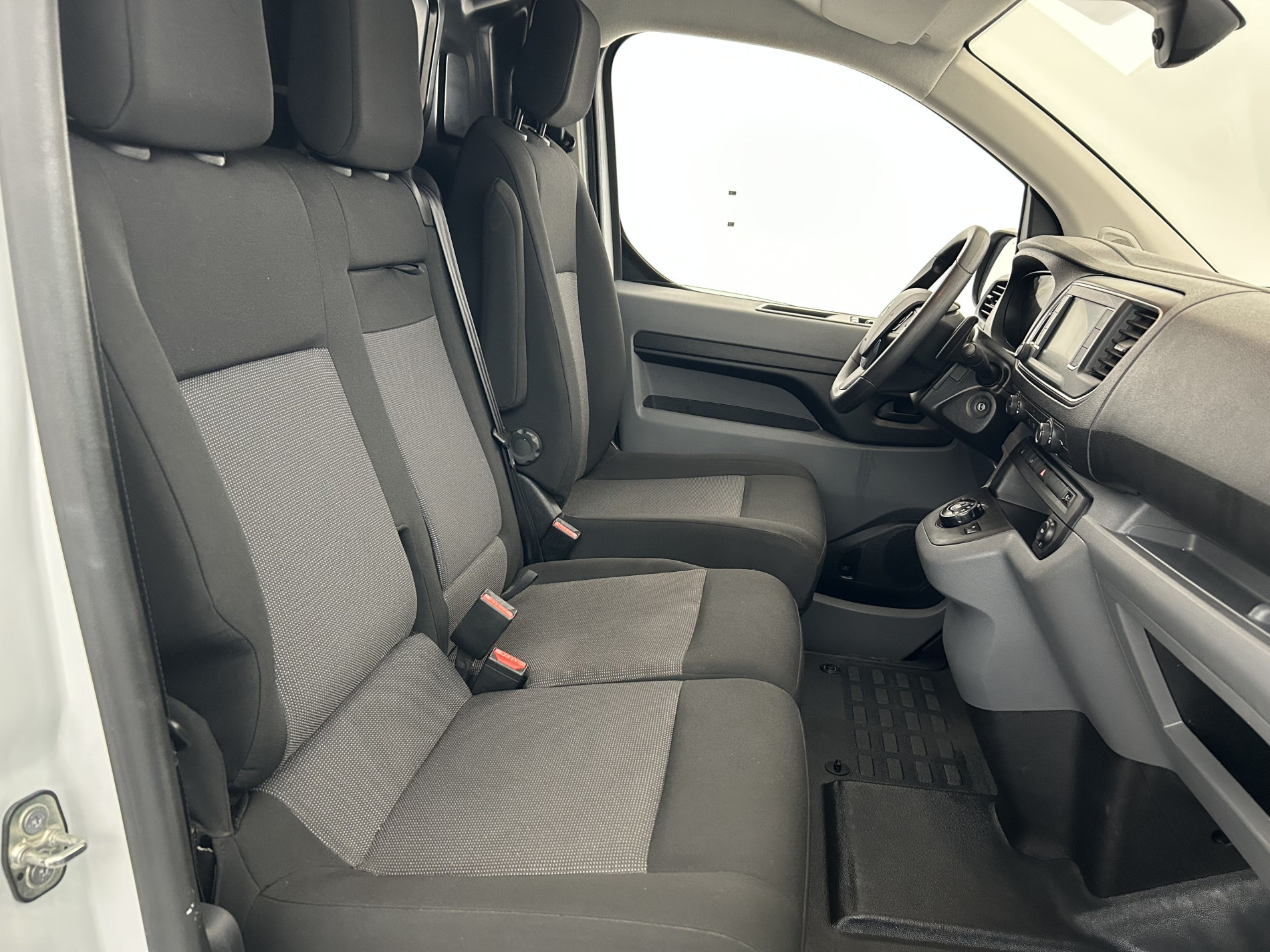 Vente en ligne Peugeot Expert Standard 2.0 BlueHDi 180ch Asphalt EAT8 au prix de 24 990 €