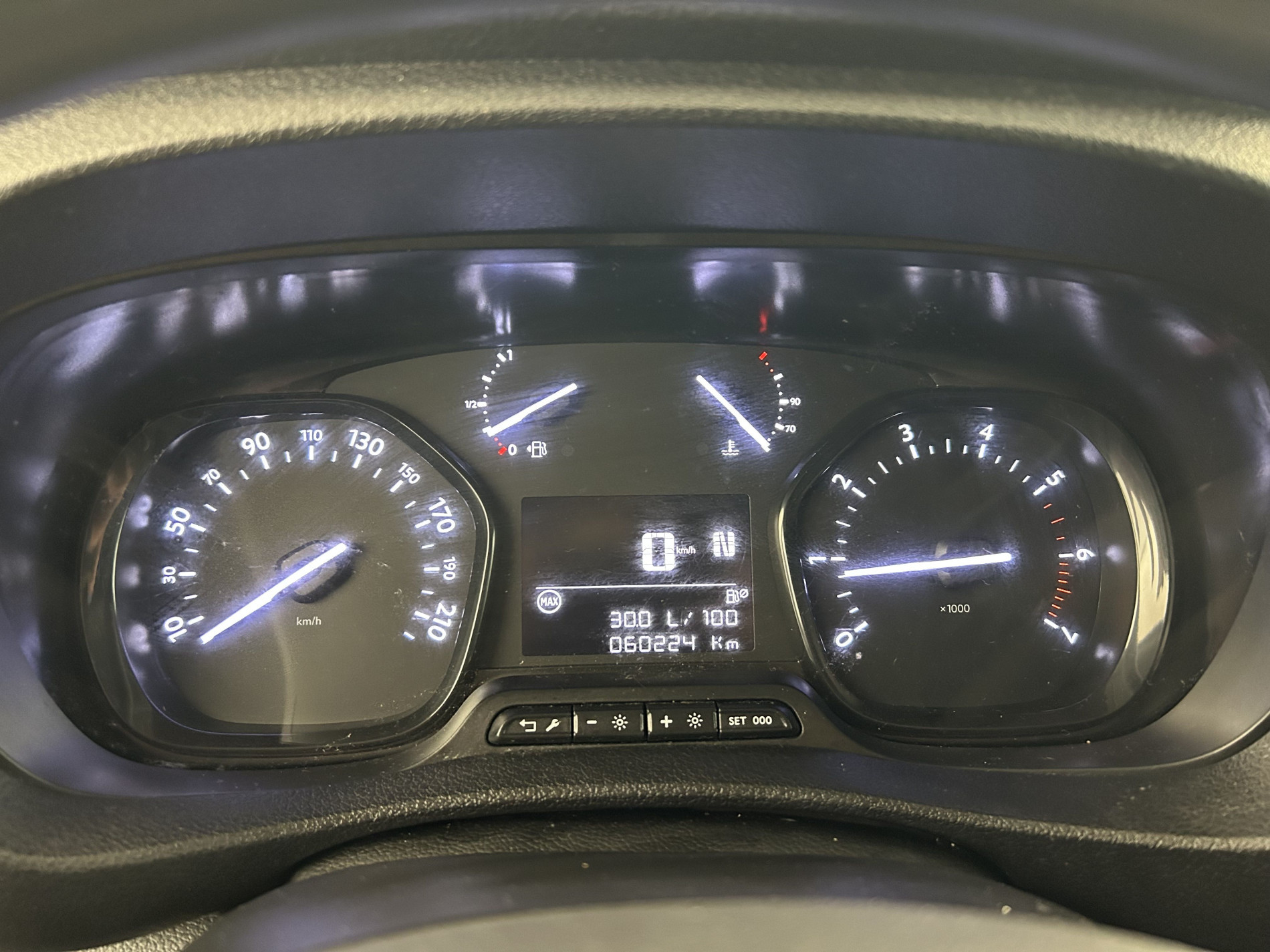 Vente en ligne Peugeot Expert Standard 2.0 BlueHDi 180ch Asphalt EAT8 au prix de 24 990 €