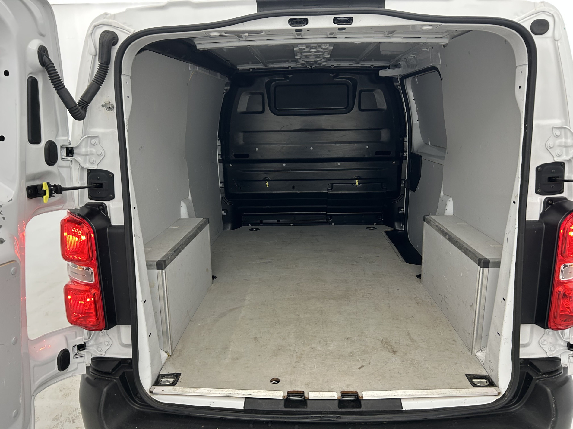 Vente en ligne Peugeot Expert Standard 2.0 BlueHDi 180ch Asphalt EAT8 au prix de 24 990 €
