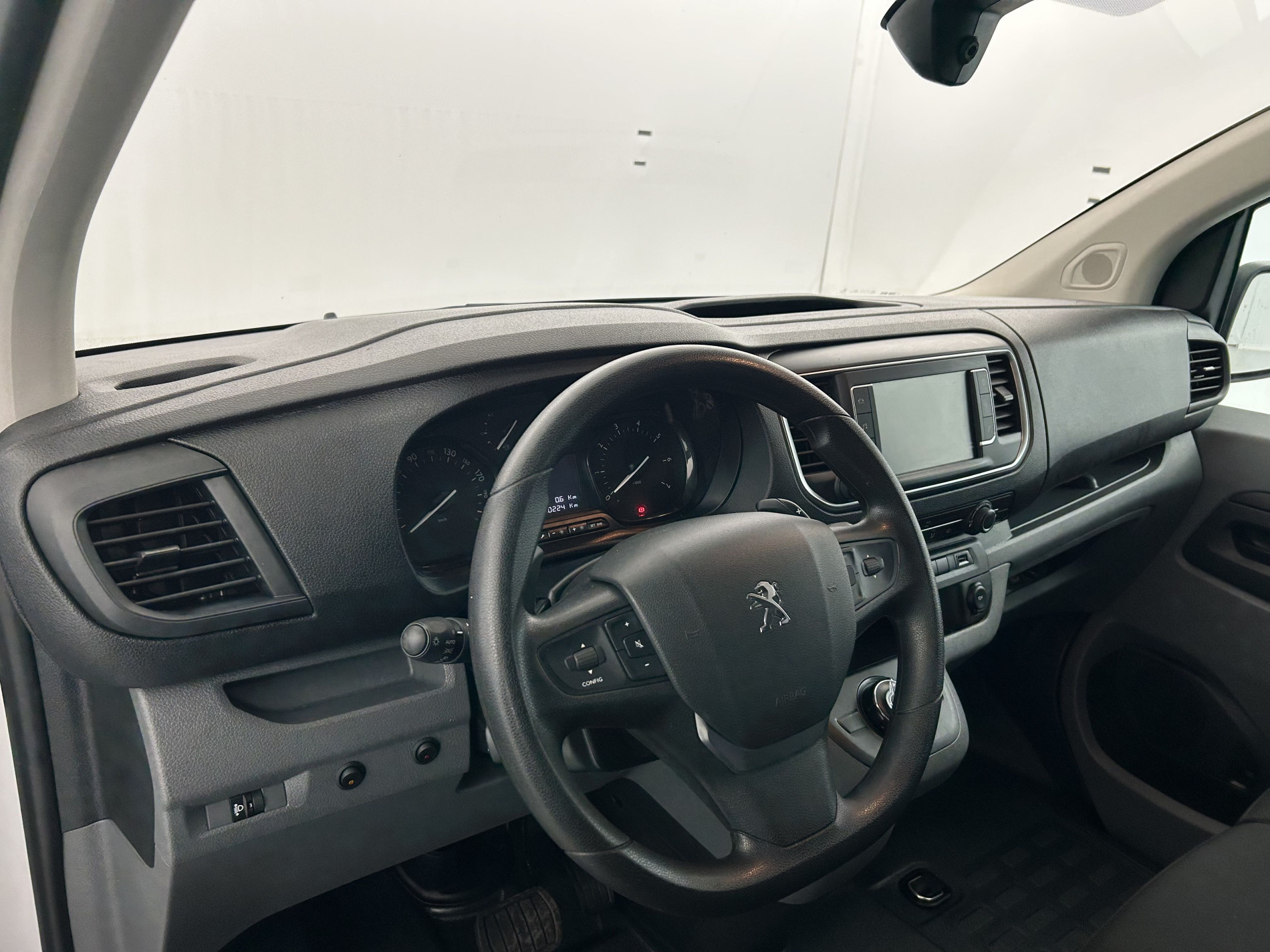 Vente en ligne Peugeot Expert Standard 2.0 BlueHDi 180ch Asphalt EAT8 au prix de 24 990 €