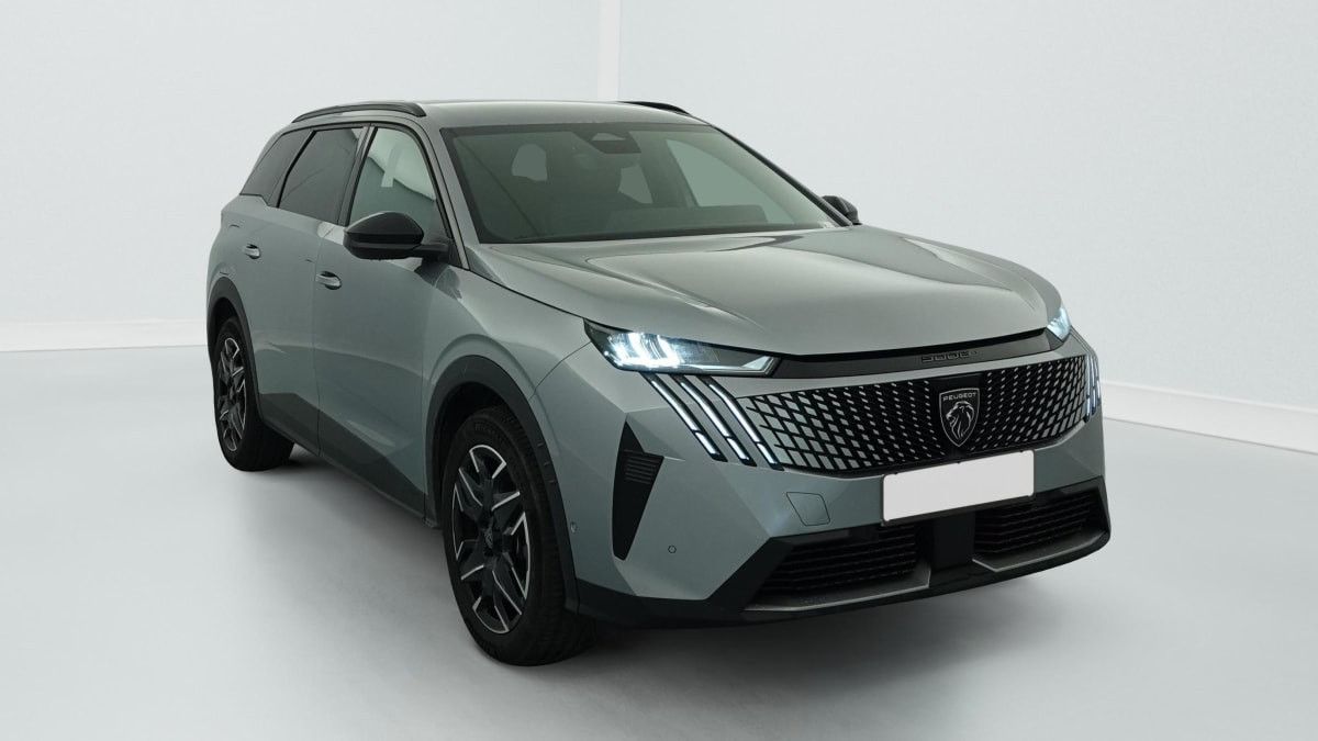 Peugeot 5008 HYBRID 145 CH E-DCS6 ALLURE occasion de 2025 en vente à Rennes
