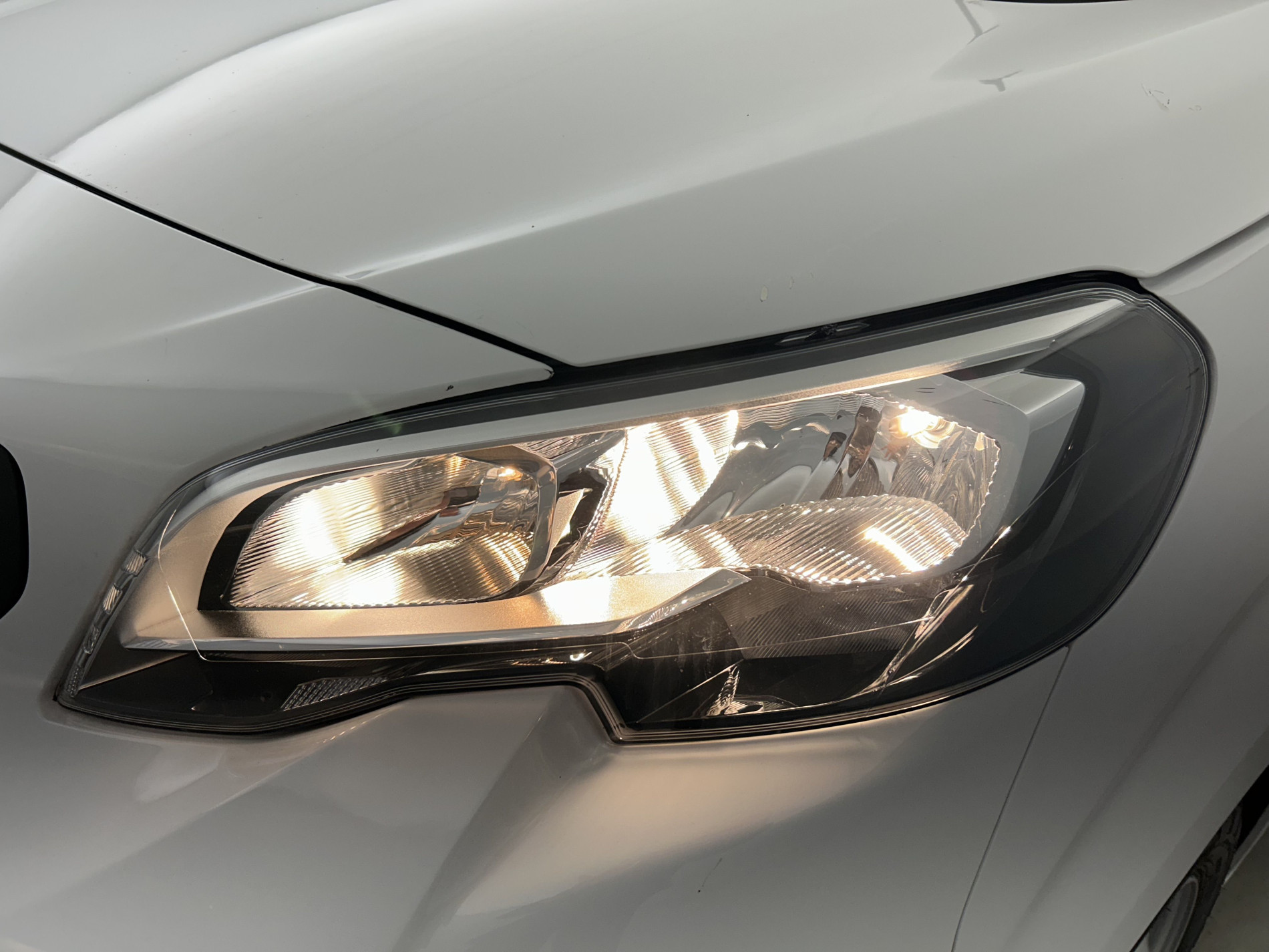 Vente en ligne Peugeot Expert Standard 2.0 BlueHDi 180ch Asphalt EAT8 au prix de 24 990 €