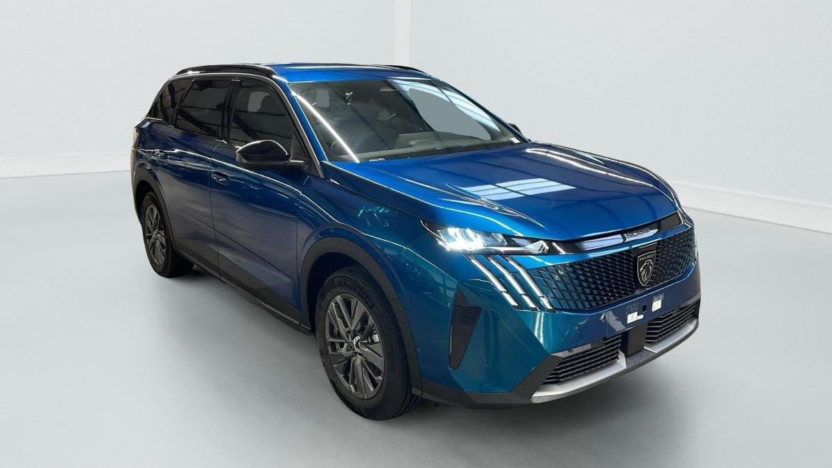 Peugeot 5008 HYBRID 145 CH E-DCS6 ALLURE occasion de 2025 en vente à Rennes