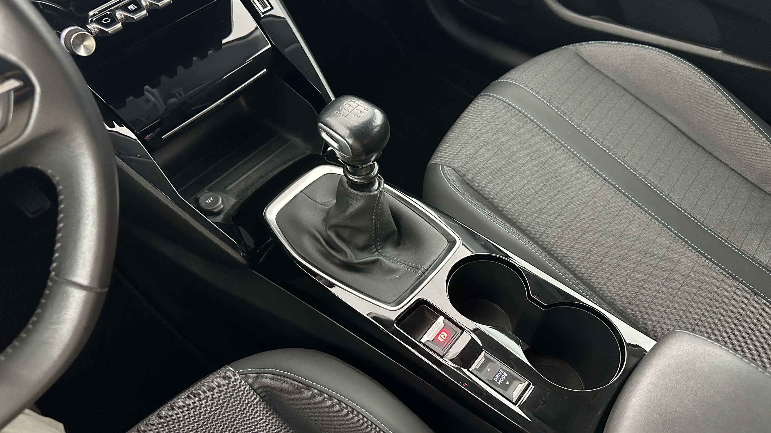 Vente en ligne Peugeot 208 208 II 1.2 PureTech 100ch Allure au prix de 17 480 €