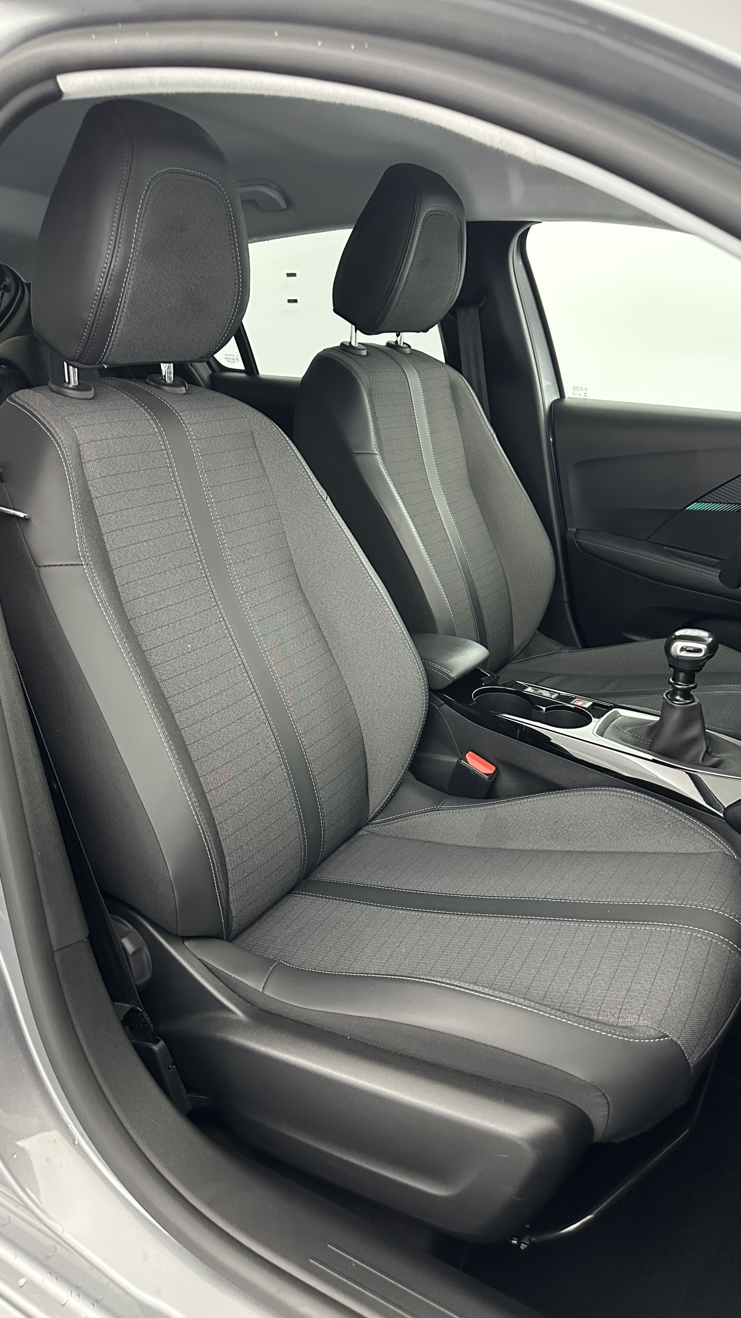 Vente en ligne Peugeot 208 208 II 1.2 PureTech 100ch Allure au prix de 17 480 €