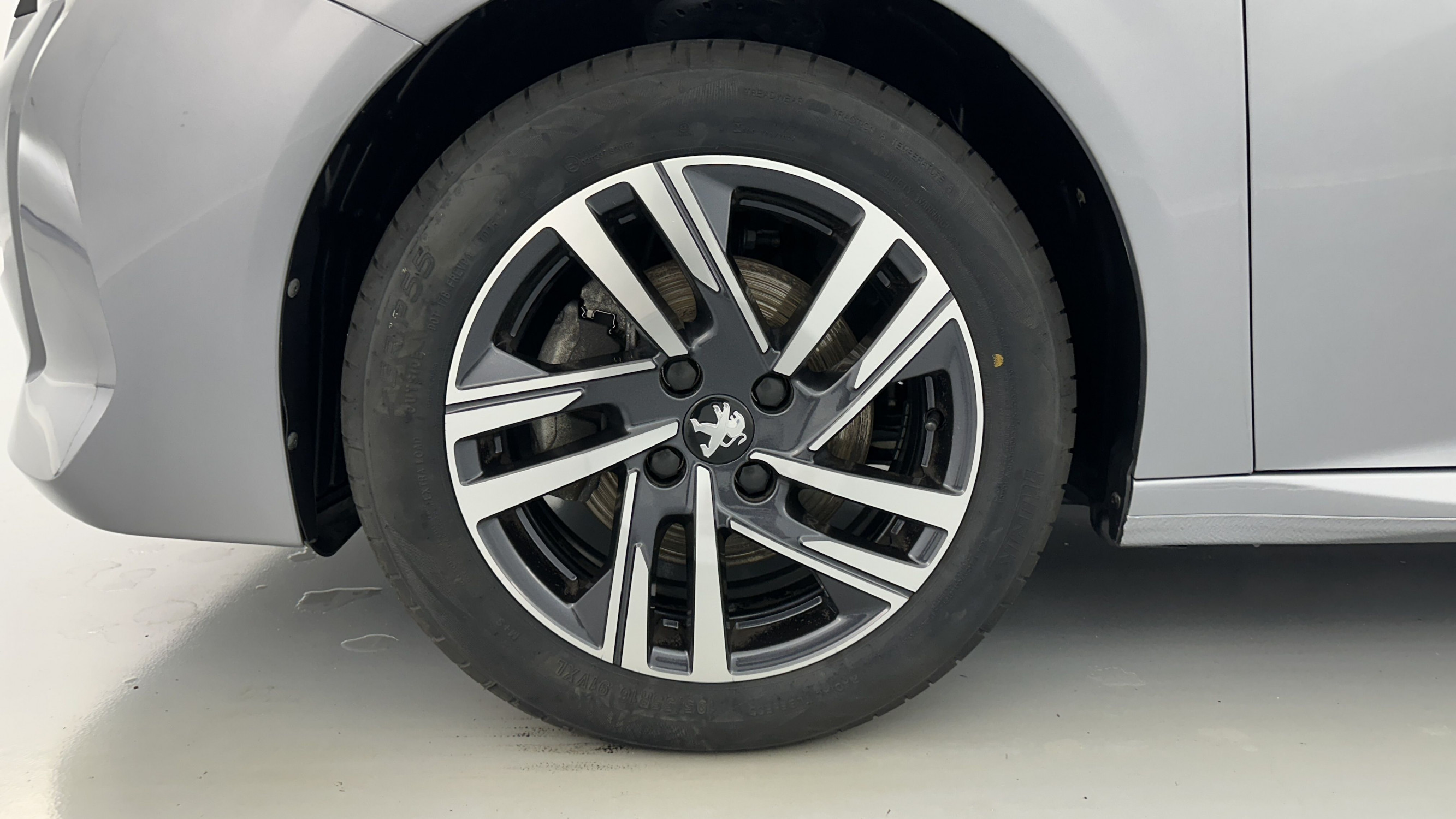 Vente en ligne Peugeot 208 208 II 1.2 PureTech 100ch Allure au prix de 17 480 €