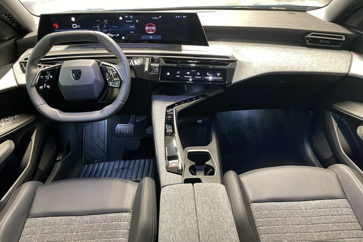 Vente en ligne Peugeot 5008 HYBRID 145 CH E-DCS6 ALLURE au prix de 30 160 €