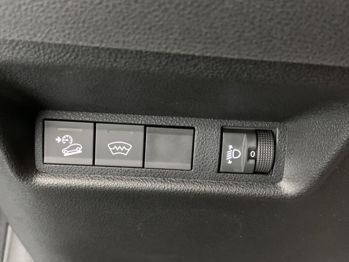 Vente en ligne Jeep Avenger 1.2 Turbo T3 110 ch e-Hybrid BVR6 Summit au prix de 28 310 €
