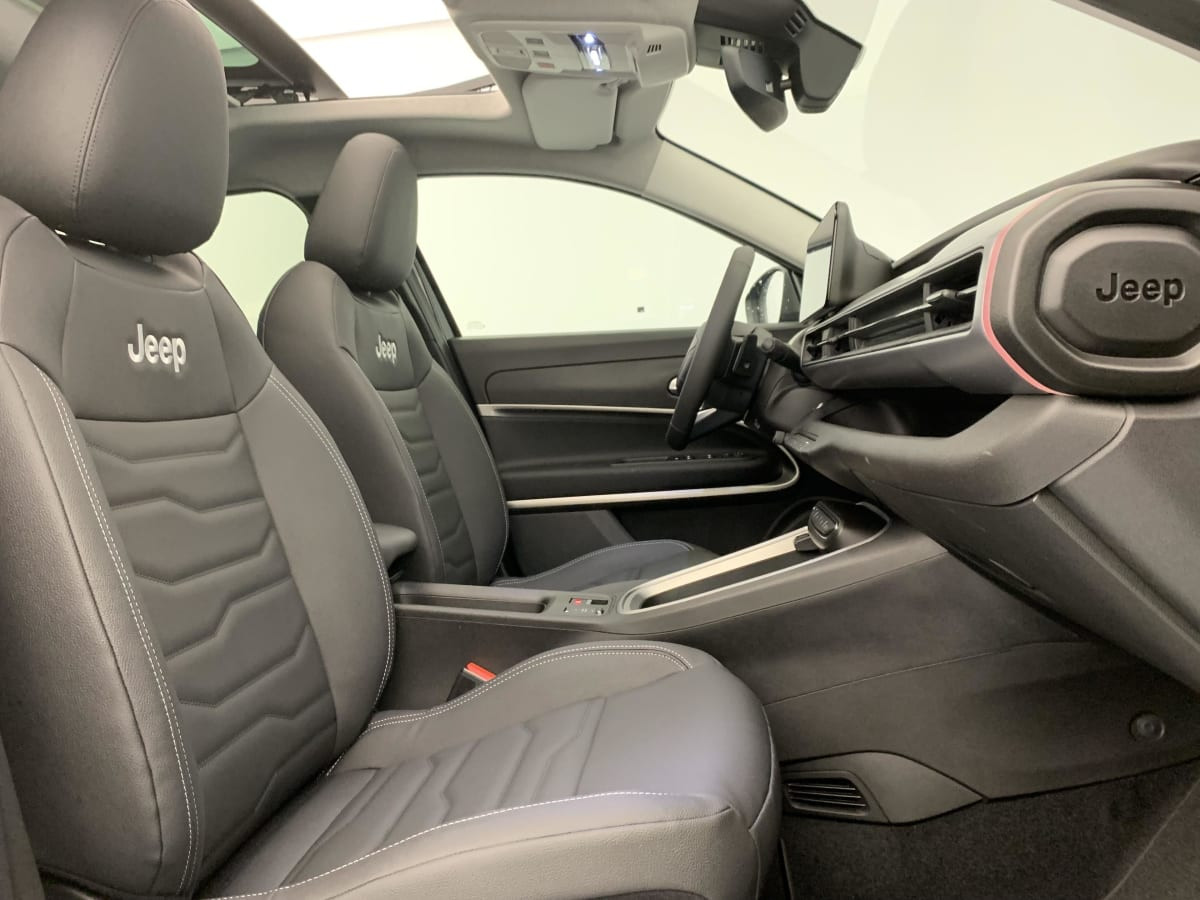 Vente en ligne Jeep Avenger 1.2 Turbo T3 110 ch e-Hybrid BVR6 Summit au prix de 28 310 €