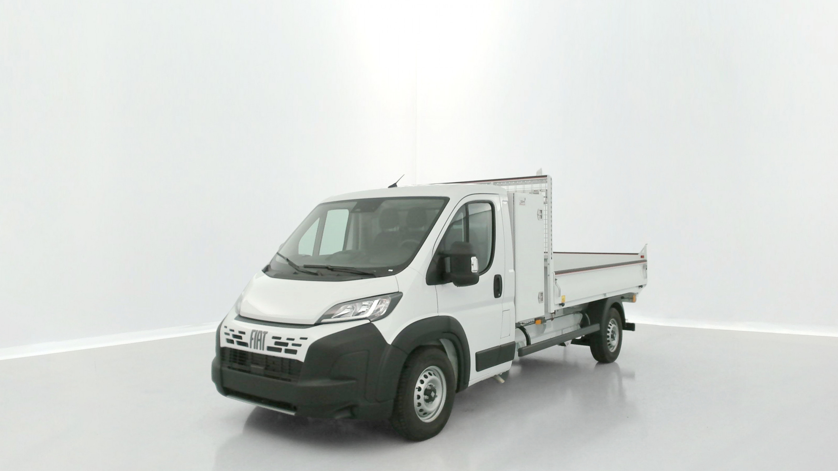 Fiat Ducato Fourgon DUCATO L3 (L) 3.5 t Maxi 140ch Heavy Duty Benne Acier + Coffre JPM  occasion de 2025 en vente à Rennes