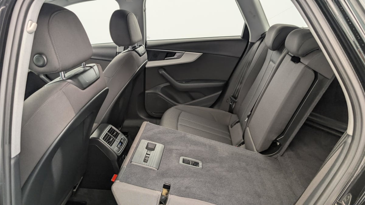 Vente en ligne Audi A4 Avant 35 TDI 163 S tronic 7 Design au prix de 26 450 €