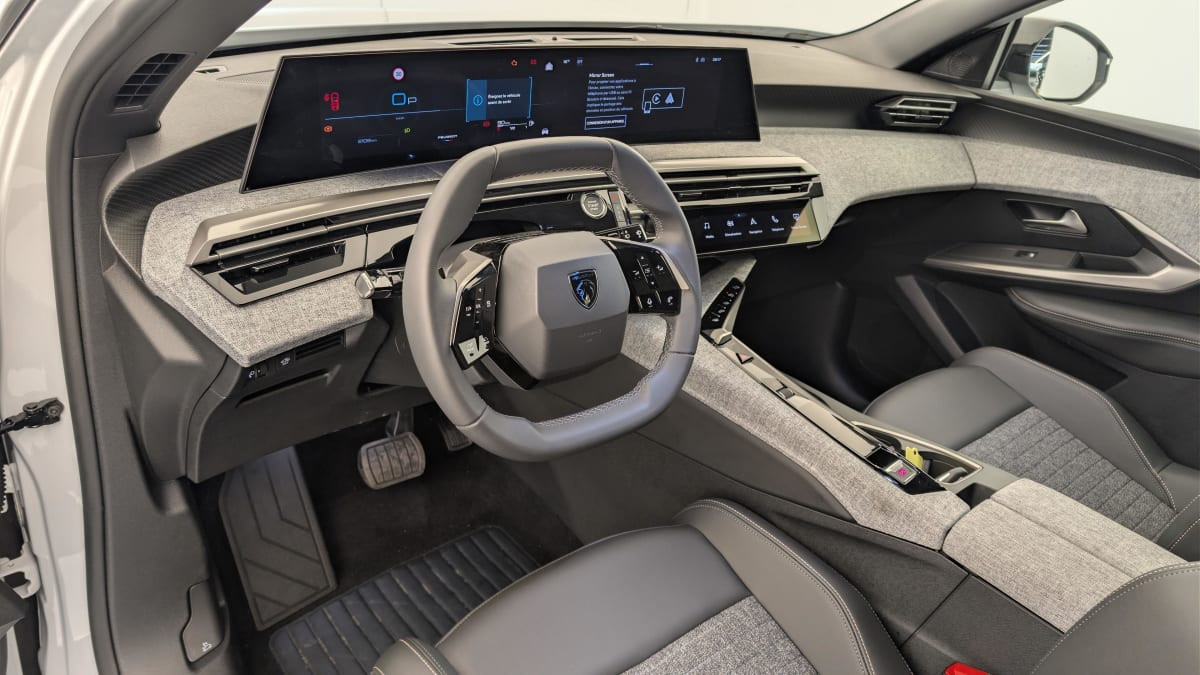 Vente en ligne Peugeot 5008 HYBRID 145 CH E-DCS6 ALLURE au prix de 30 160 €