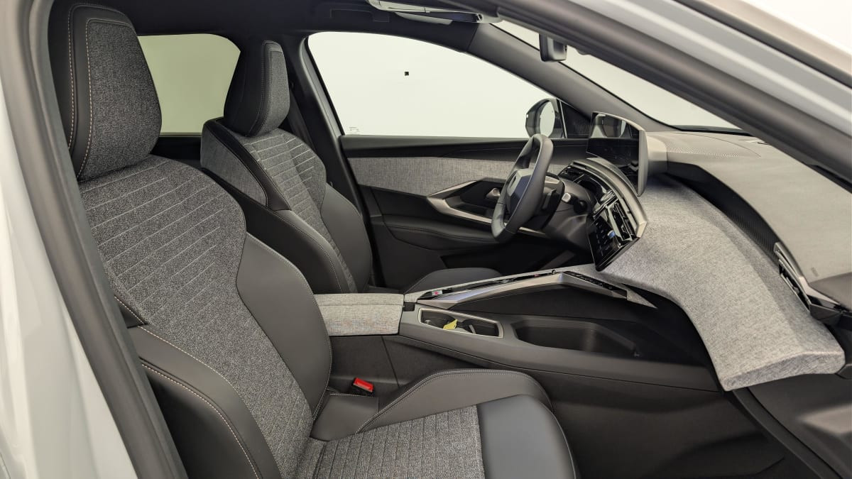 Vente en ligne Peugeot 5008 HYBRID 145 CH E-DCS6 ALLURE au prix de 30 160 €