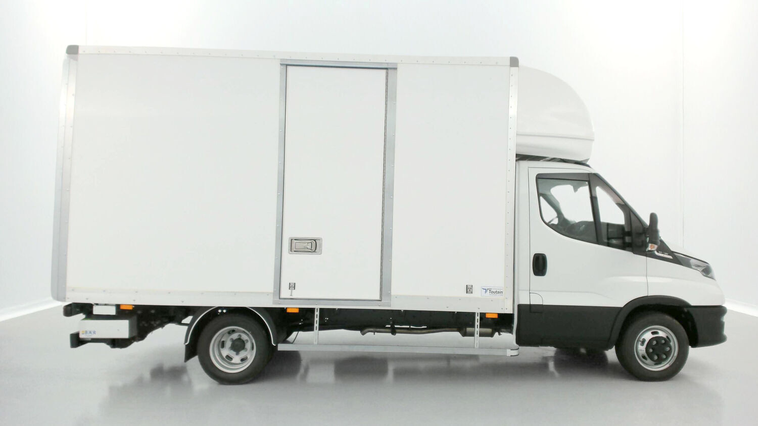 Vente en ligne Iveco Daily DAILY III 35C18HA8 4100 3.0 180ch Caisse 20m³ Toutain au prix de 62 480 €