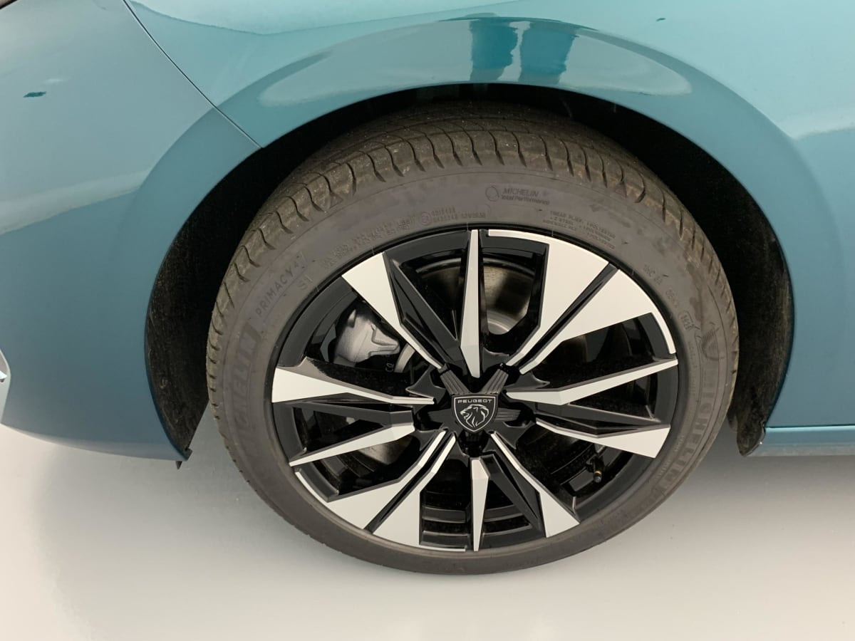 Vente en ligne Peugeot 308 BLUEHDI 130CH S S EAT8 ALLURE au prix de 26 440 €