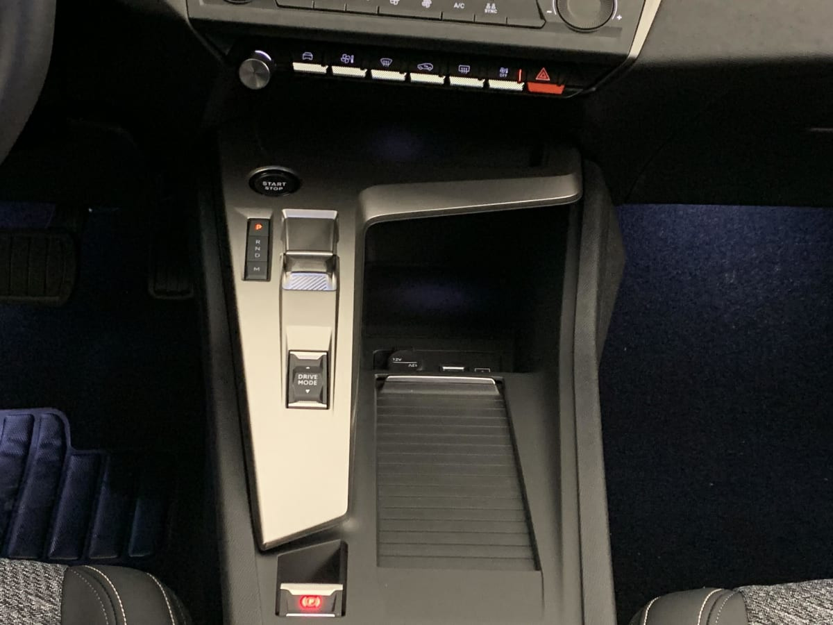 Vente en ligne Peugeot 308 BLUEHDI 130CH S S EAT8 ALLURE au prix de 26 440 €
