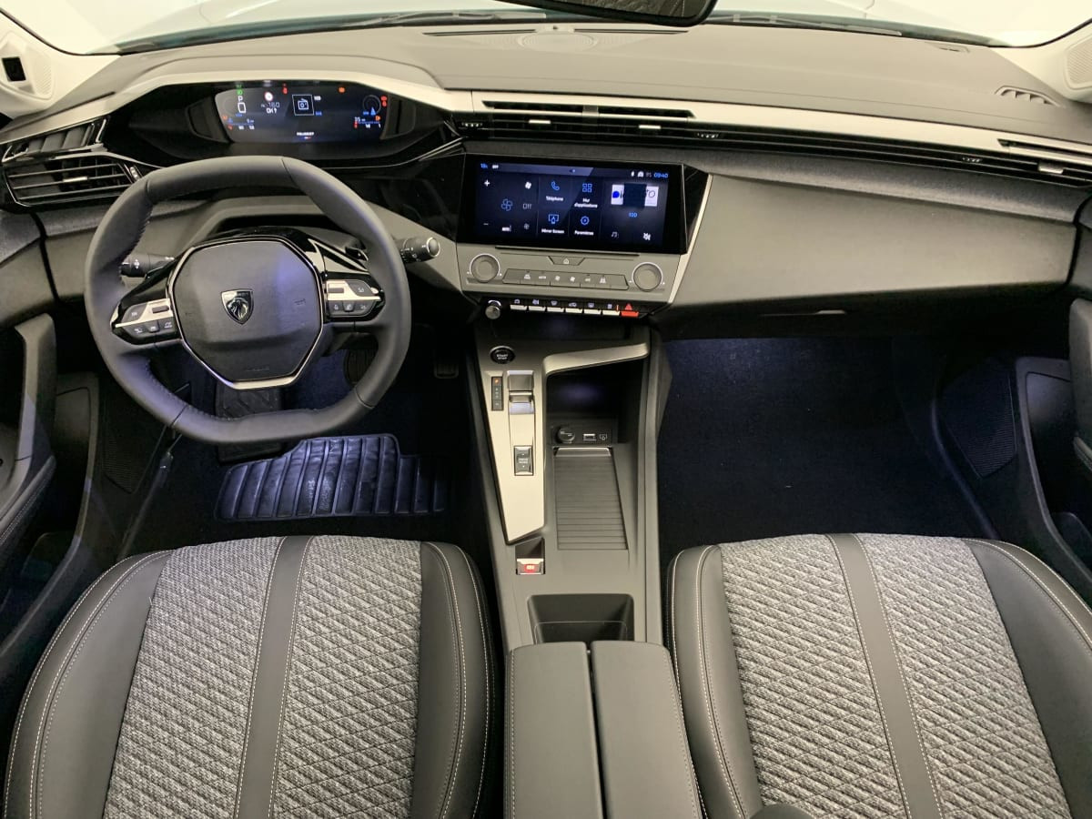 Vente en ligne Peugeot 308 BLUEHDI 130CH S S EAT8 ALLURE au prix de 26 440 €