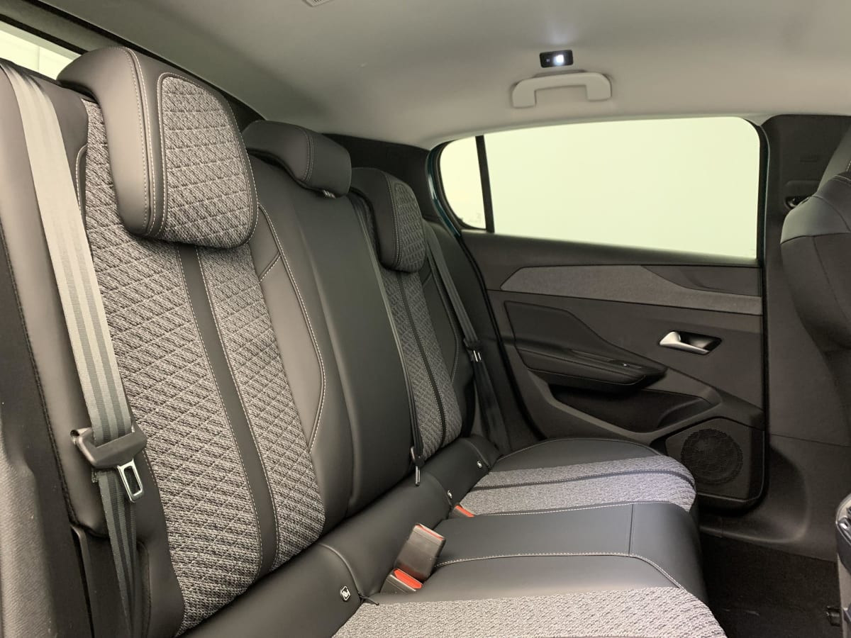 Vente en ligne Peugeot 308 BLUEHDI 130CH S S EAT8 ALLURE au prix de 26 440 €