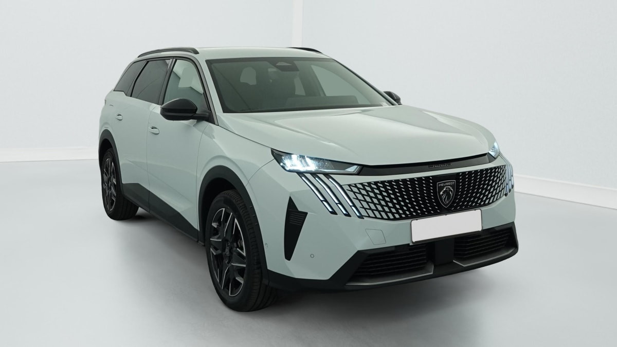Peugeot 5008 HYBRID 145 CH E-DCS6 ALLURE occasion de 2025 en vente à Rennes