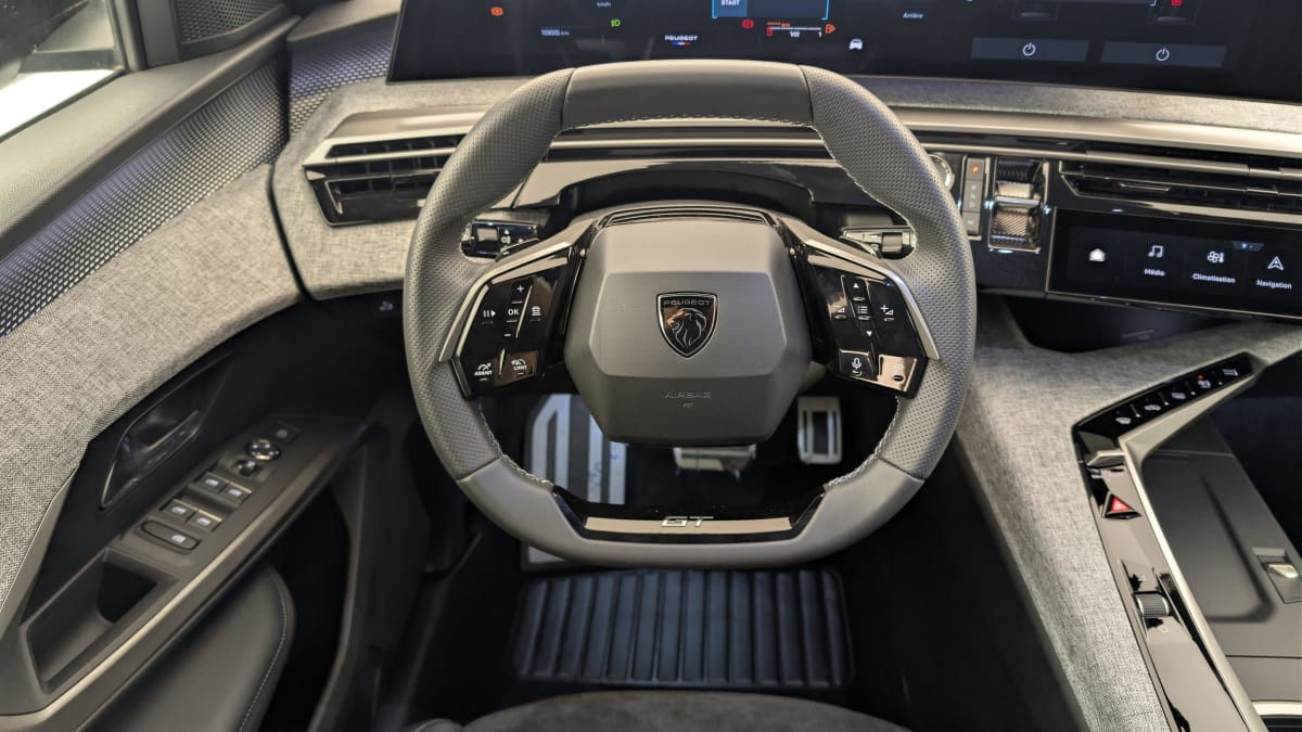 Vente en ligne Peugeot 5008 HYBRID 145CH E-DCS6 GT au prix de 33 250 €