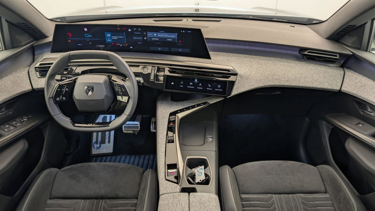 Vente en ligne Peugeot 5008 HYBRID 145CH E-DCS6 GT au prix de 33 250 €