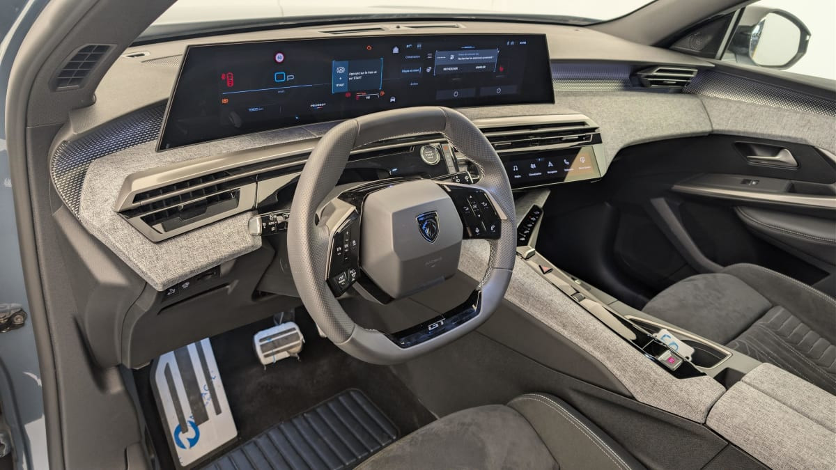 Vente en ligne Peugeot 5008 HYBRID 145CH E-DCS6 GT au prix de 33 250 €