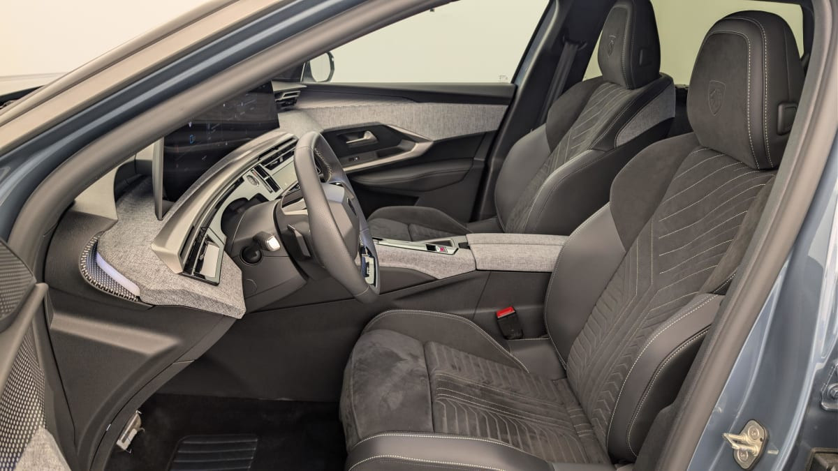 Vente en ligne Peugeot 5008 HYBRID 145CH E-DCS6 GT au prix de 33 250 €