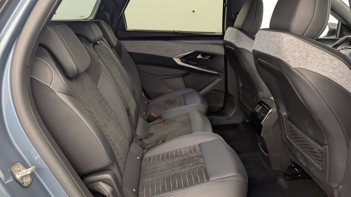 Vente en ligne Peugeot 5008 HYBRID 145CH E-DCS6 GT au prix de 33 250 €