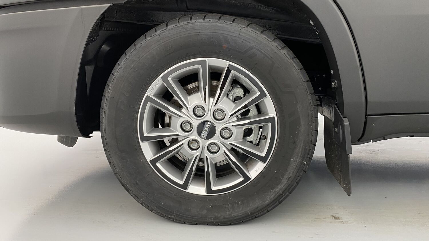 Vente en ligne Iveco Daily DAILY 35S16A8 4100 2.3 156ch 16m³ Hi-Matic au prix de 45 920 €
