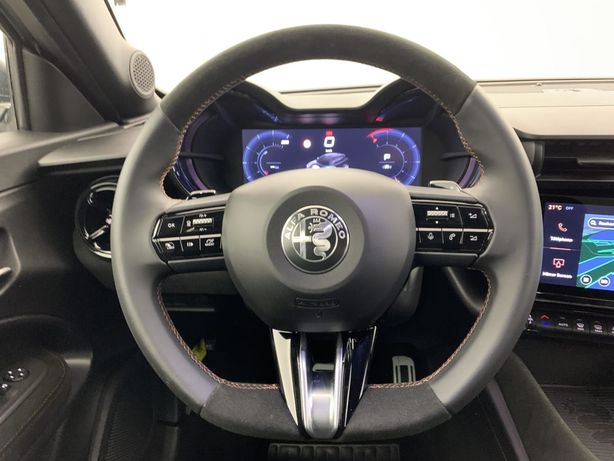 Vente en ligne Alfa Romeo Junior 1.2 Ibrida 145 ch eDCT6 Intensa au prix de 30 890 €