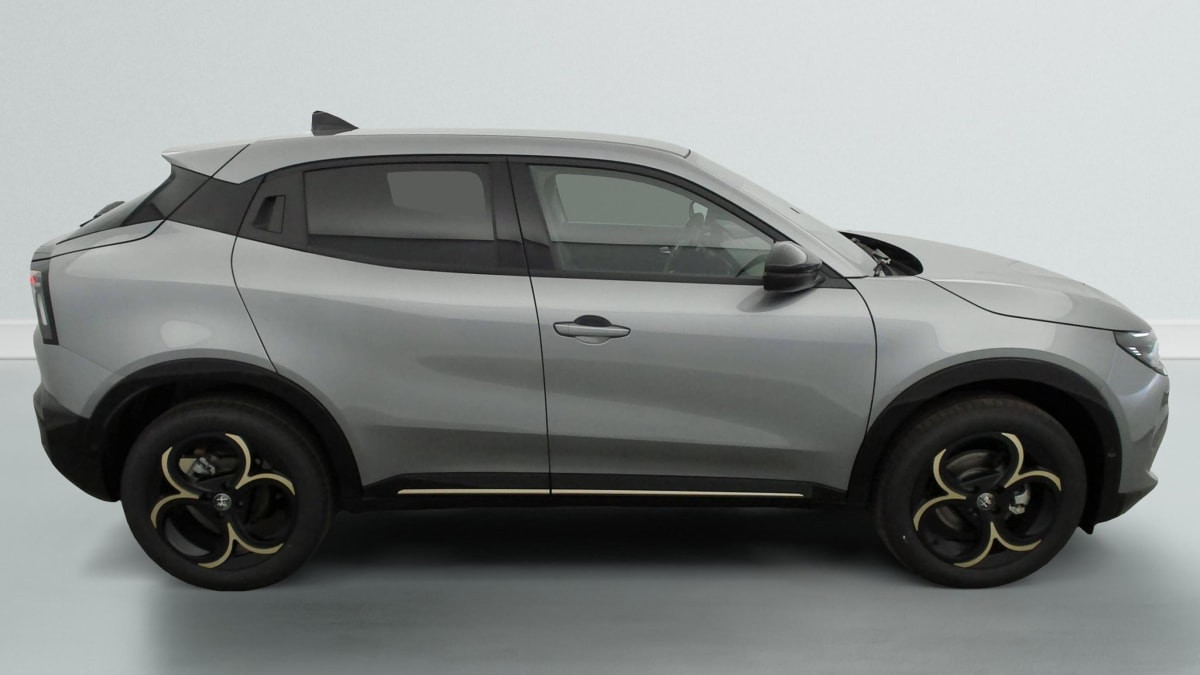 Vente en ligne Alfa Romeo Junior 1.2 Ibrida 145 ch eDCT6 Intensa au prix de 30 890 €