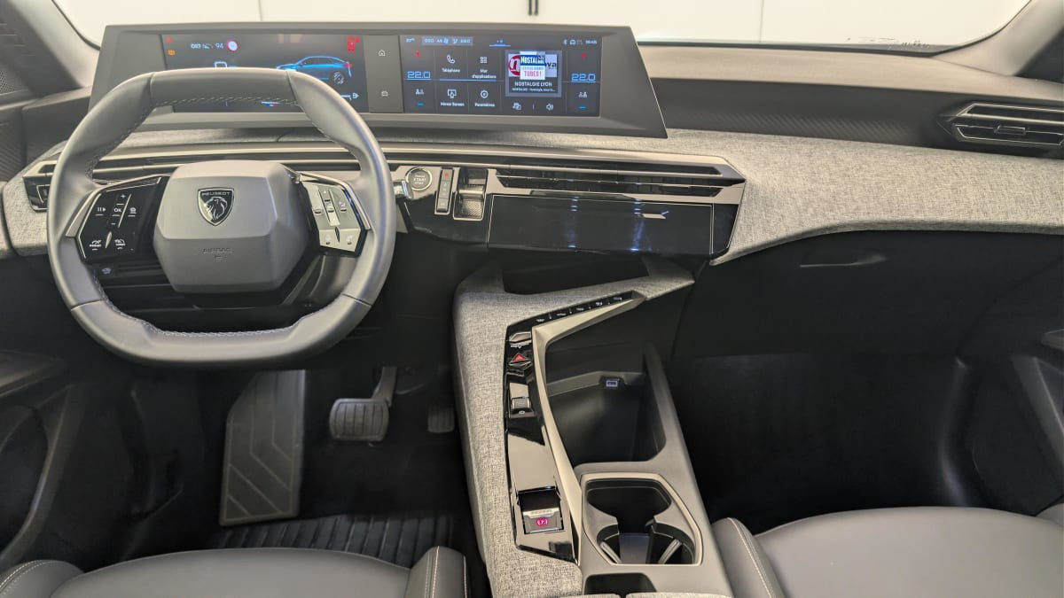 Vente en ligne Peugeot 3008 Hybrid 145 e-DCS6 Allure au prix de 26 450 €