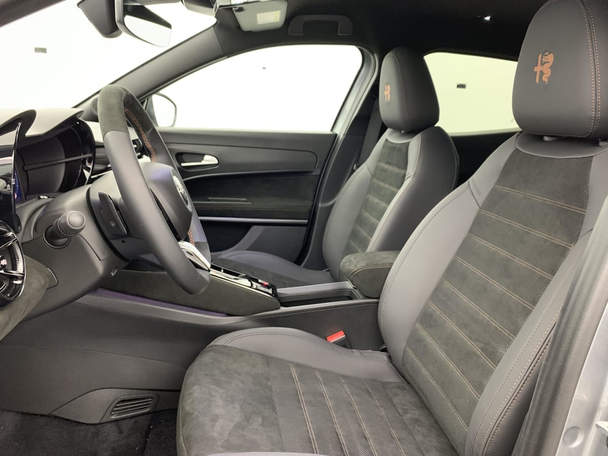 Vente en ligne Alfa Romeo Junior 1.2 Ibrida 145 ch eDCT6 Intensa au prix de 30 890 €