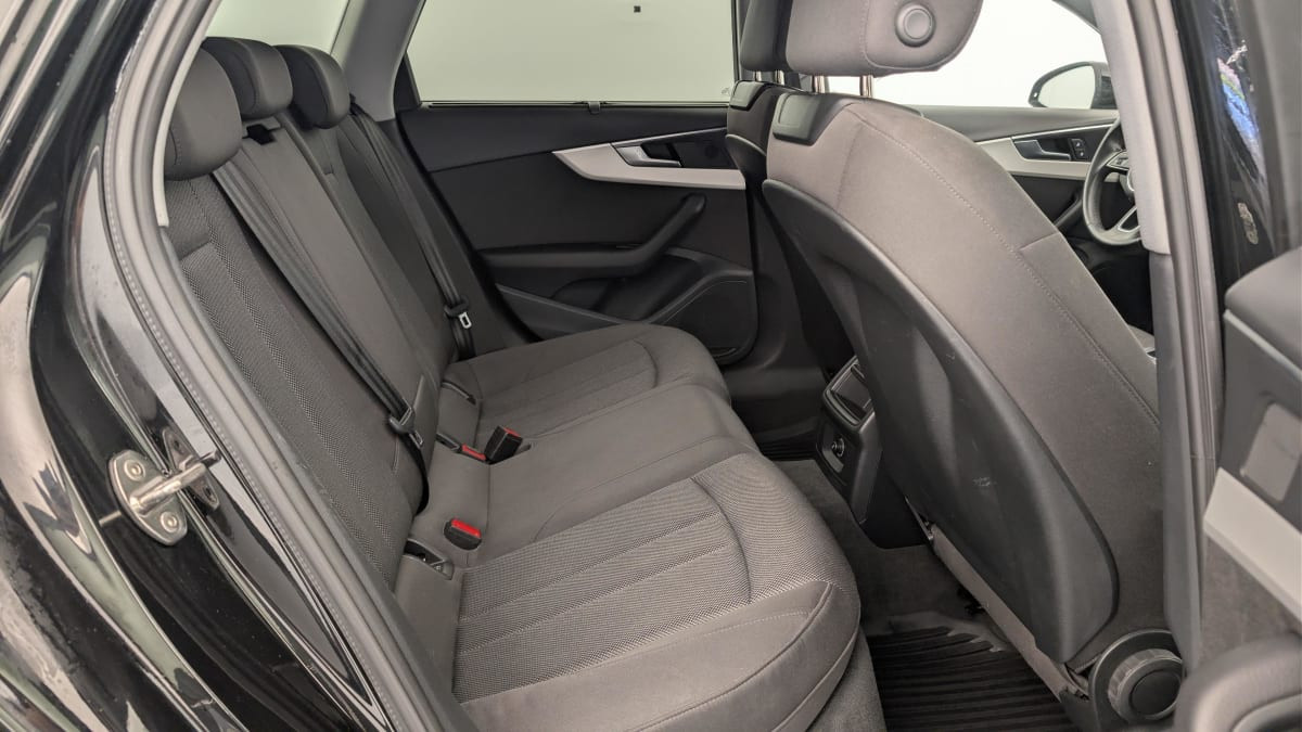 Vente en ligne Audi A4 Avant 35 TFSI 150 S tronic 7 Design au prix de 23 360 €