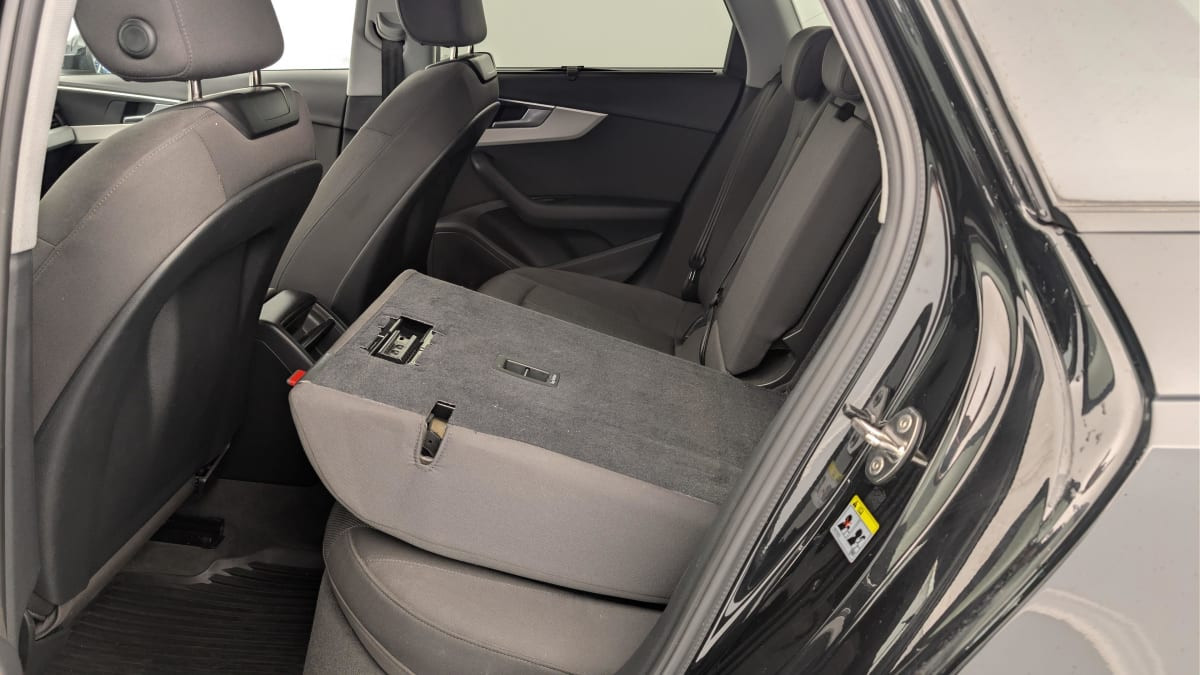 Vente en ligne Audi A4 Avant 35 TFSI 150 S tronic 7 Design au prix de 23 360 €