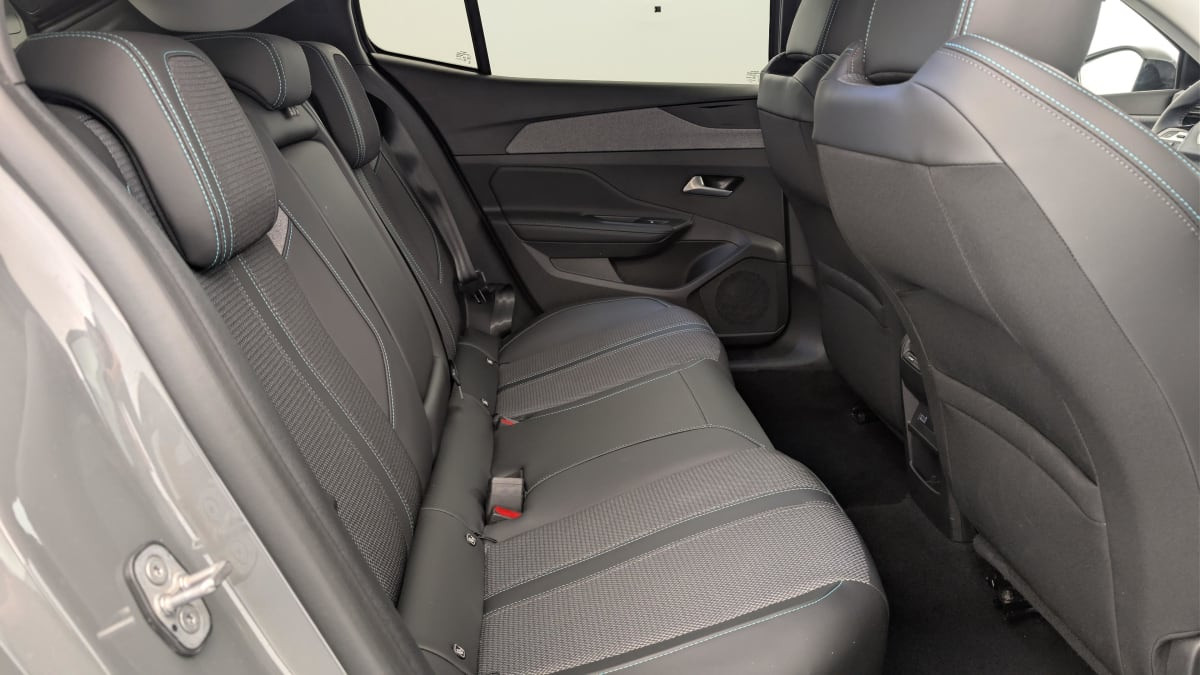 Vente en ligne Peugeot 408 Hybrid 145 e-DCS6 Allure au prix de 23 980 €