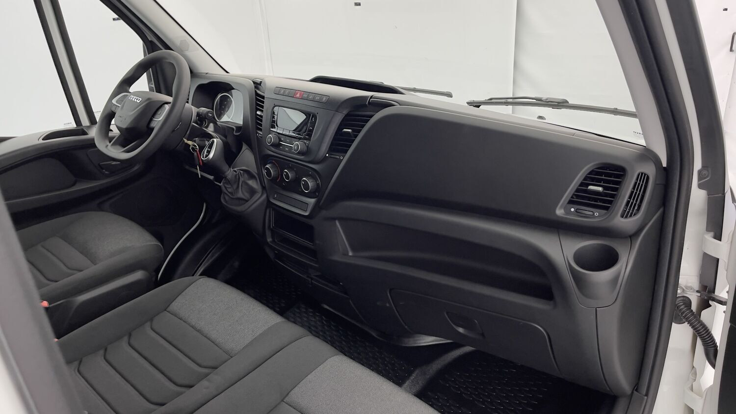 Vente en ligne Iveco Daily DAILY III 35C18HA8 4100 3.0 180ch Caisse 20m³ Toutain au prix de 62 480 €