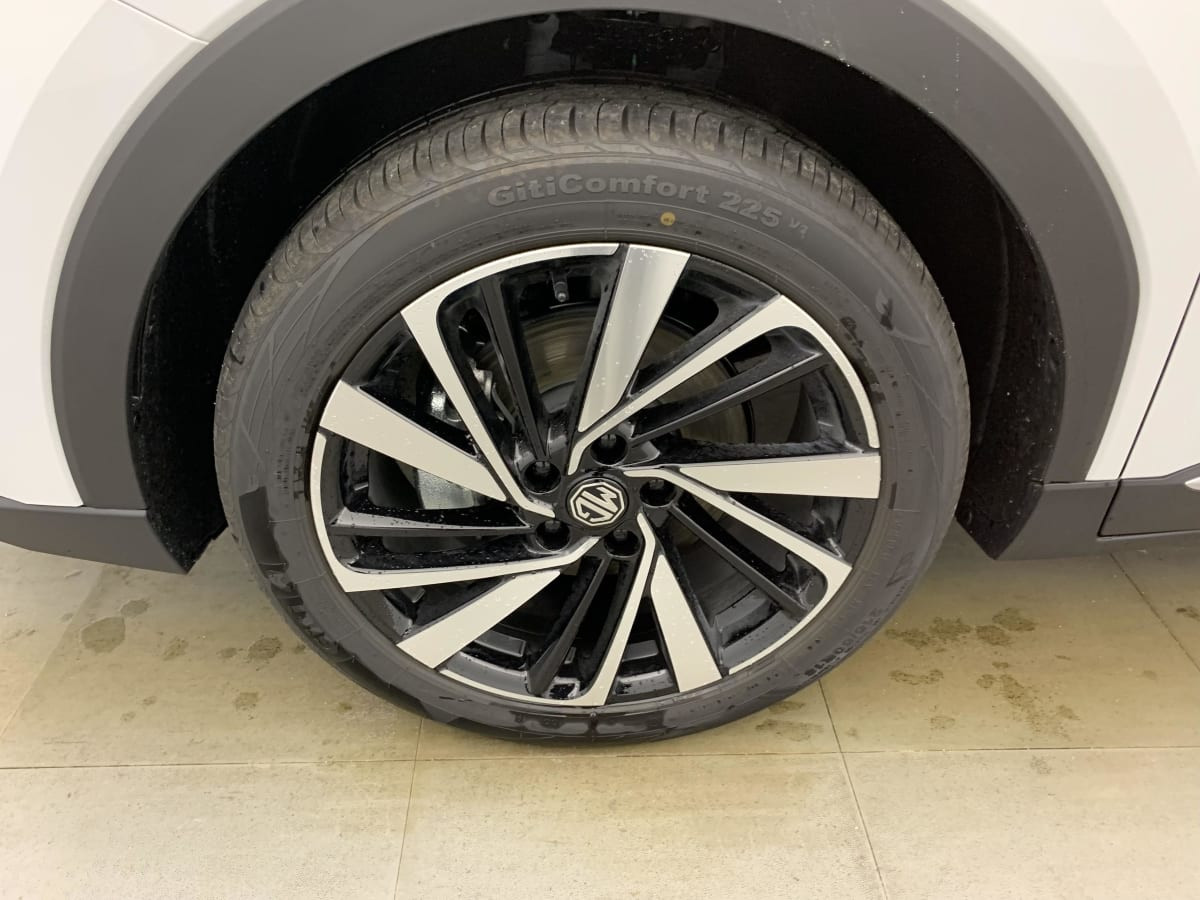 Vente en ligne Mg ZS 1.5 L Hybrid+ 197 ch Luxury au prix de 23 160 €