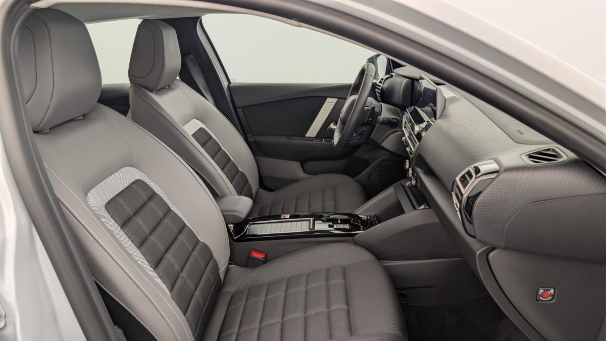 Vente en ligne Citroën C4 Hybride 145 ch e-DCS6 Business au prix de 22 330 €