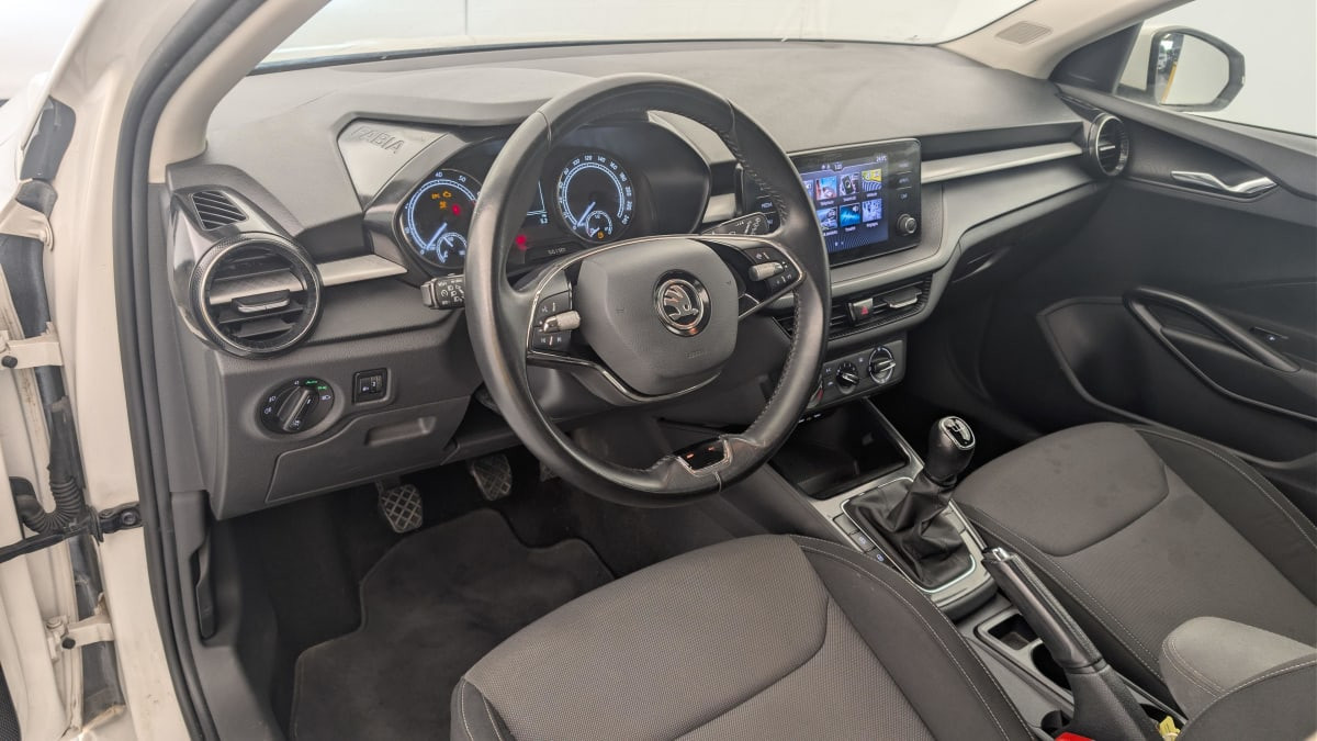 Vente en ligne Skoda Fabia 1.0 TSI 95 CH BVM5 AMBITION au prix de 14 610 €