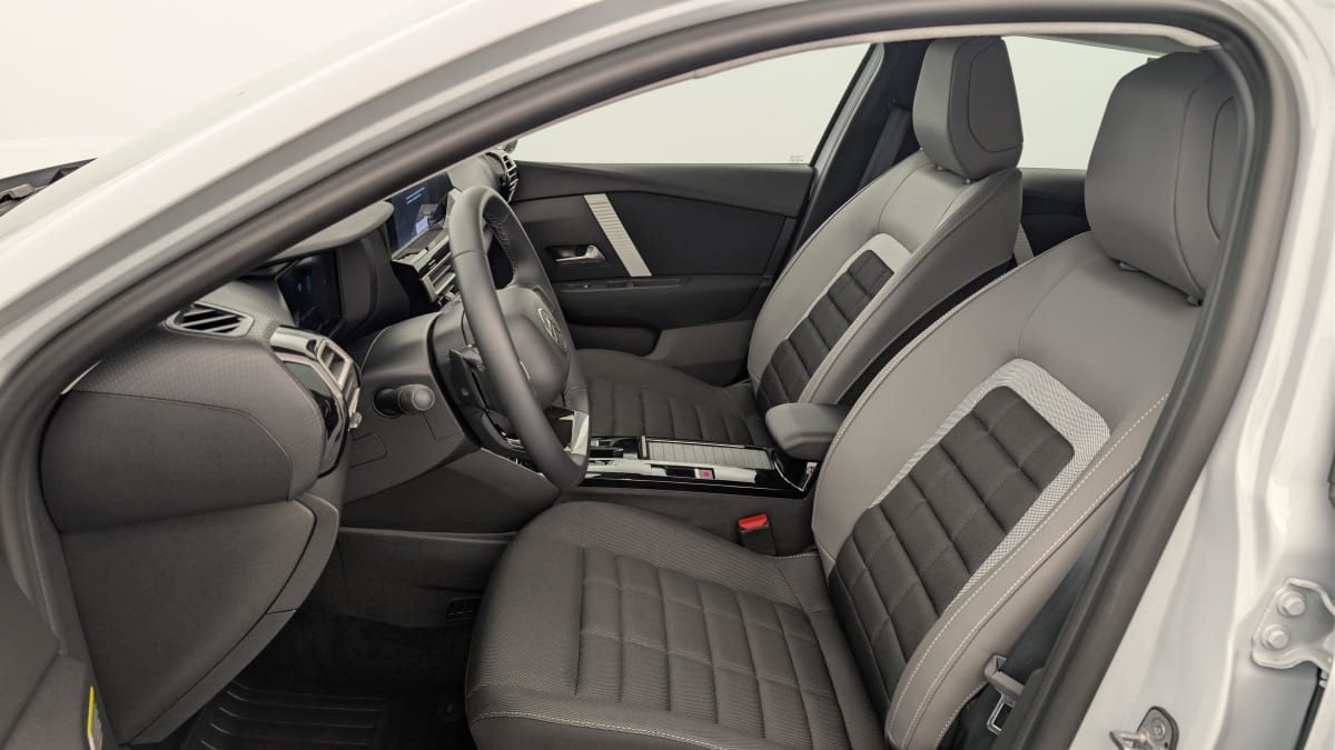 Vente en ligne Citroën C4 Hybride 145 ch e-DCS6 Business au prix de 22 330 €