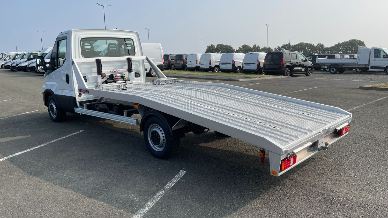Vente en ligne Iveco Daily DAILY III 35S16H 4100 3.0 156ch Porte Voiture Plat'fix PF18 Alu au prix de 56 480 €
