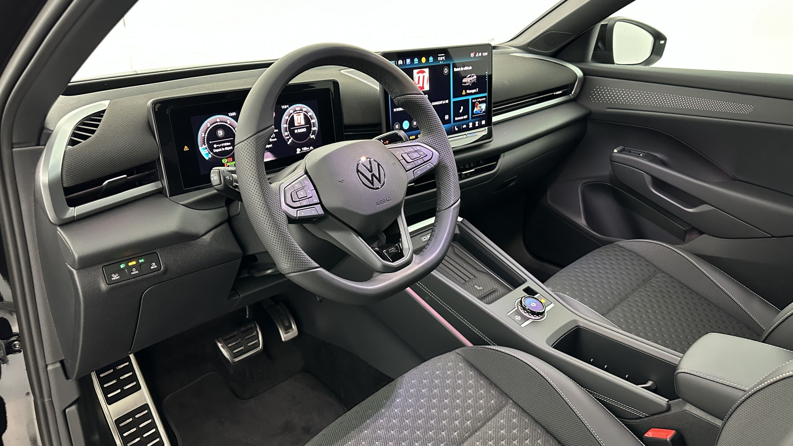 Vente en ligne Volkswagen T-Roc T-ROC 1.5 eTSI EVO2 Hybrid 150ch R-Line DSG7 au prix de 37 700 €