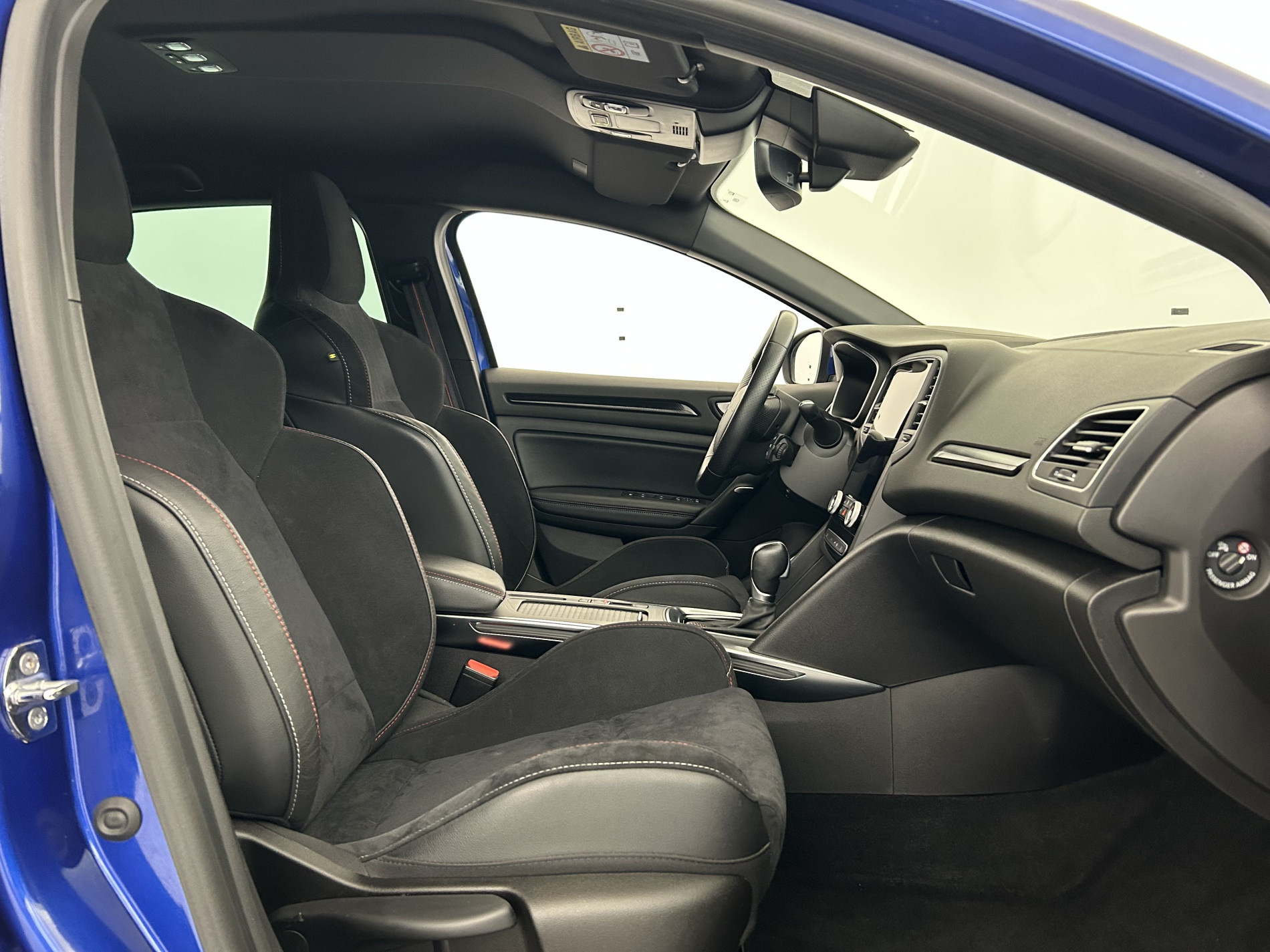 Vente en ligne Renault Megane 1.6 E-Tech Plug-in 160ch RS Line Suréquipée au prix de 18 990 €