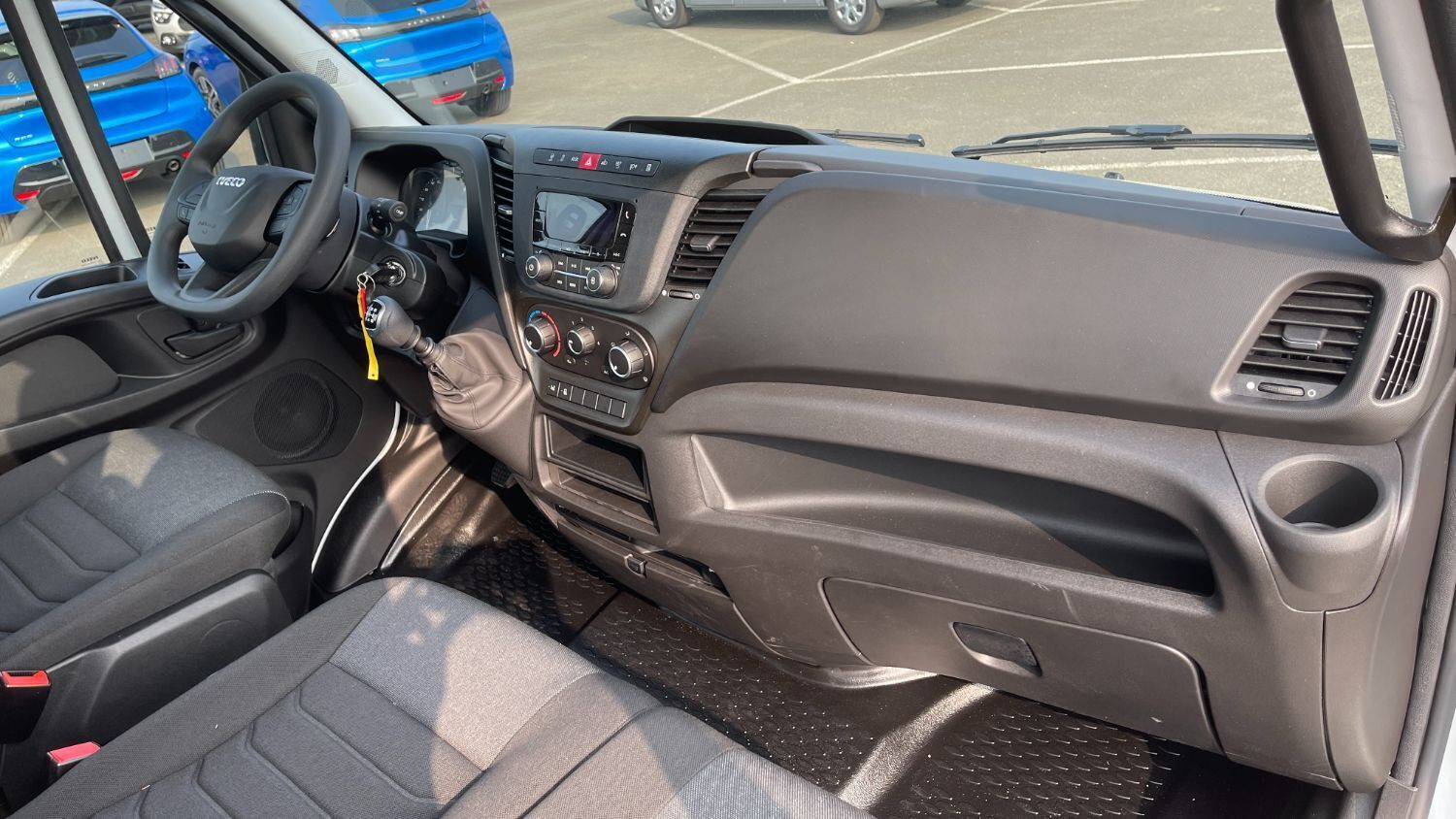 Vente en ligne Iveco Daily DAILY III 35S16H 4100 3.0 156ch Porte Voiture Plat'fix PF18 Alu au prix de 56 480 €