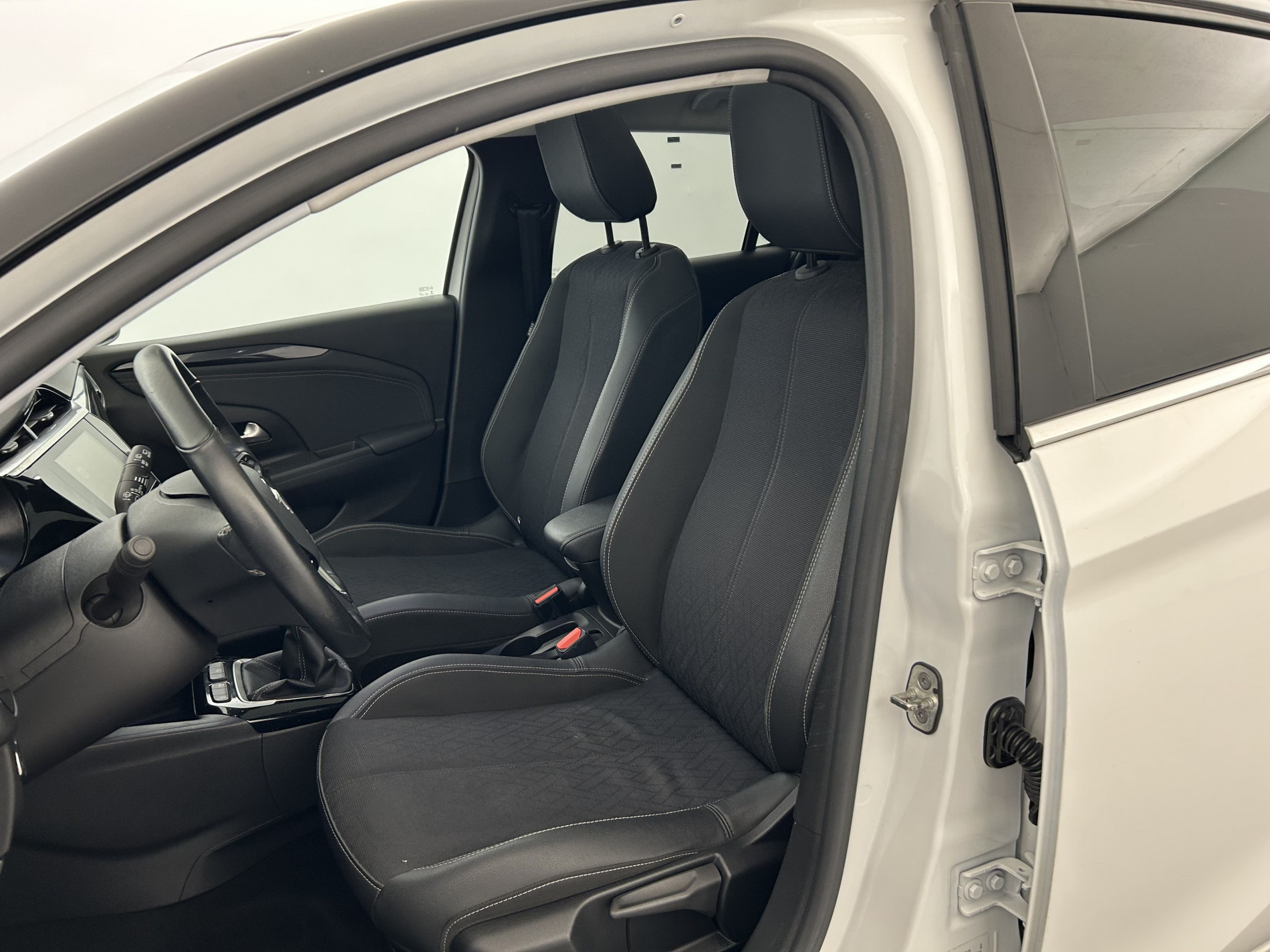 Vente en ligne Opel Corsa 1.2 75ch Design & Tech Suréquipée au prix de 10 490 €