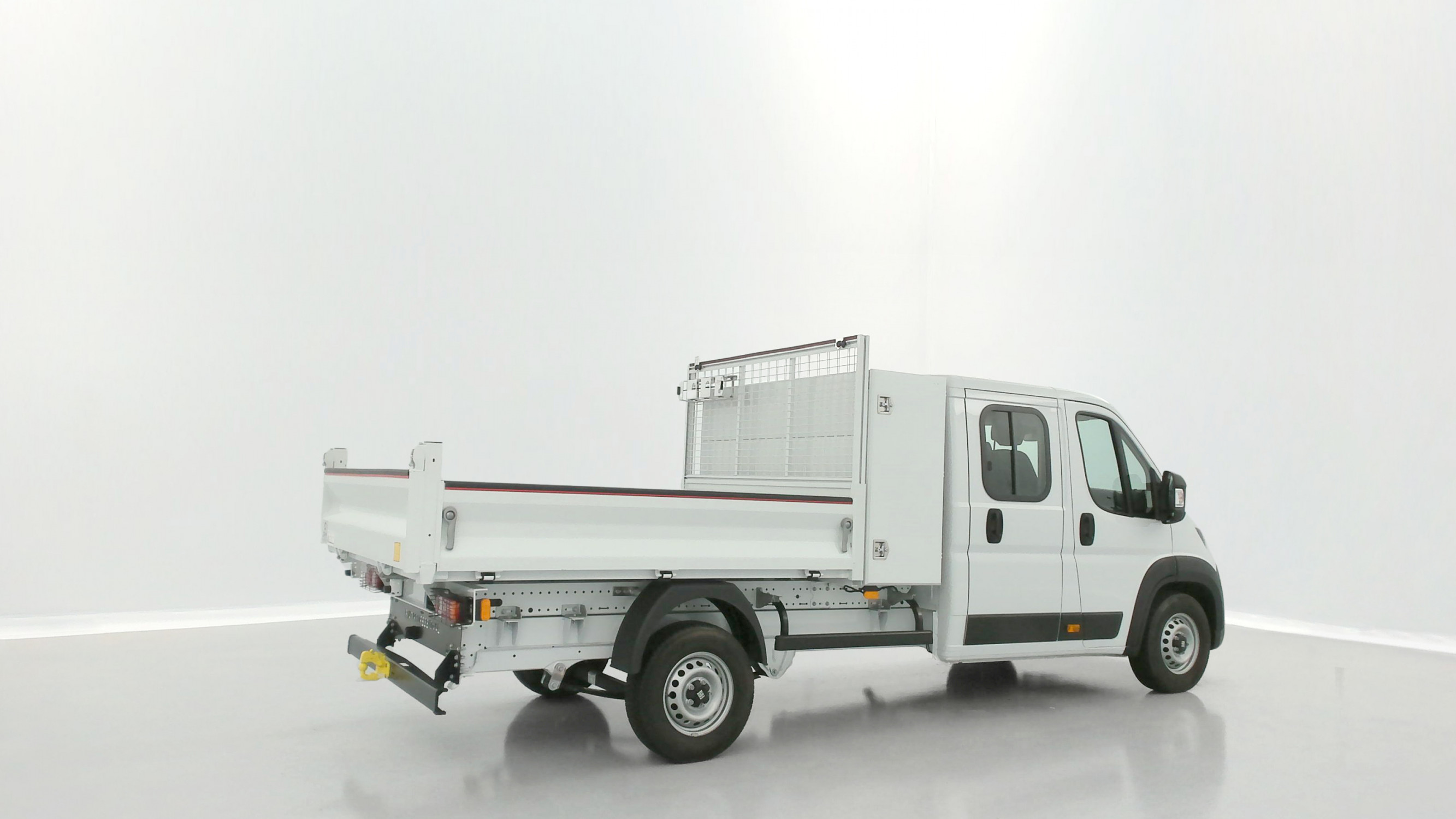 Vente en ligne Fiat Ducato Fourgon DUCATO CA L4 3.5t Maxi 2.2 180ch Heavy Duty Benne Aluminium + Coffre JPM au prix de 42 200 €