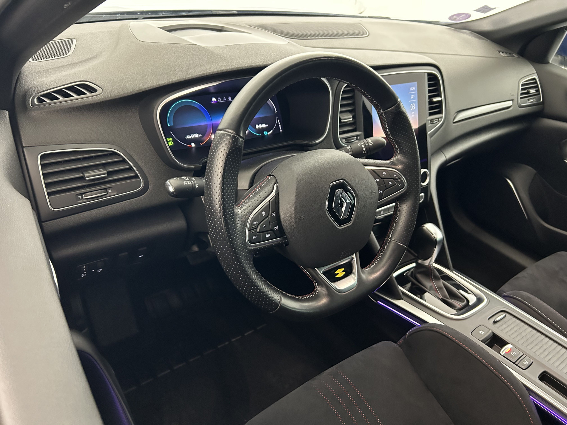 Vente en ligne Renault Megane 1.6 E-Tech Plug-in 160ch RS Line Suréquipée au prix de 18 990 €